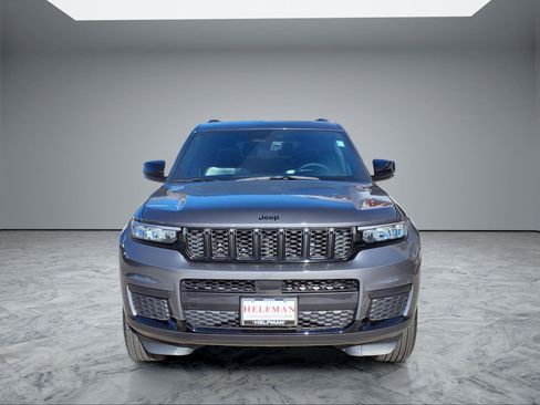 Used 2025 Jeep Grand Cherokee L Altitude image 2