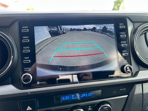 Certified 2022 Toyota Tacoma TRD Off-Road AWD/4WD image 24