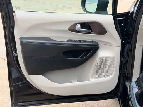 Used 2024 Chrysler Voyager LX FWD image 20