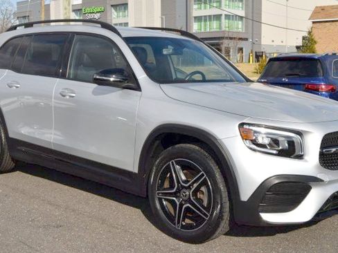 Used 2022 Mercedes-Benz GLB 250 4MATIC w/ AMG Line image 11