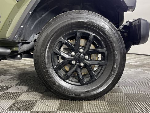 Used 2022 Jeep Gladiator Sport image 9