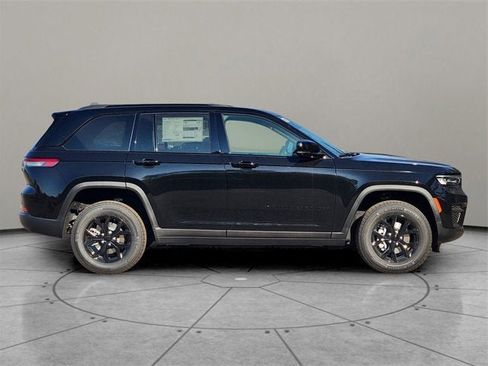 New 2025 Jeep Grand Cherokee Altitude image 13