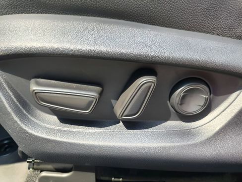 Used 2025 Toyota Camry SE image 15