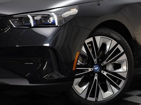 New 2025 BMW i5 xDrive40 w/ Premium Package image 3