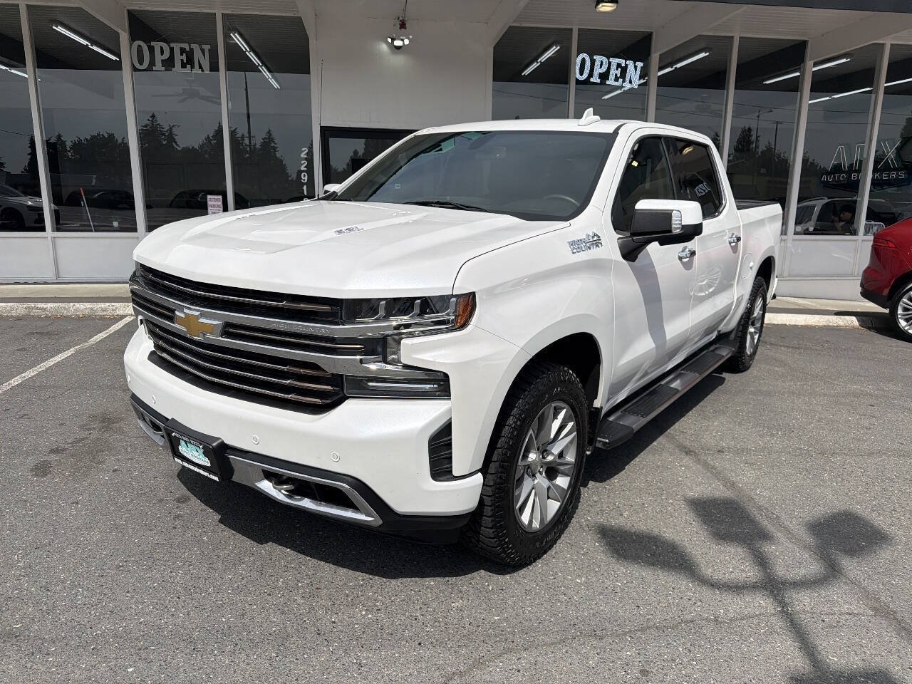 Used 2019 Chevrolet Silverado 1500 High Country w/ Technology Package AWD/4WD image 1
