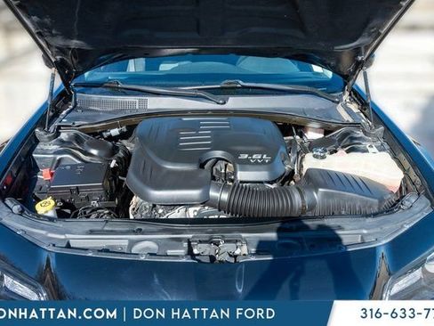 Used 2022 Chrysler 300 Touring w/ Sport Appearance Package image 36