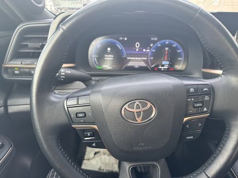 Used 2023 Toyota Crown Limited image 13