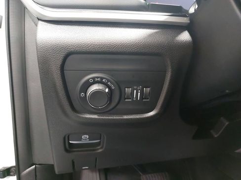 Used 2023 Jeep Grand Cherokee L Laredo image 28