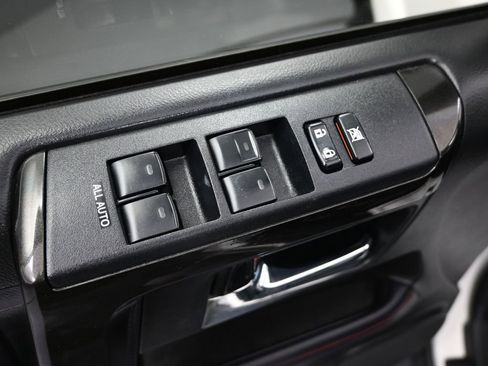 Used 2018 Toyota 4Runner TRD Off-Road Premium image 12