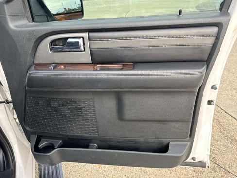 Used 2015 Ford Expedition EL Platinum image 12