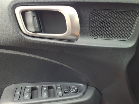 New 2025 Hyundai Venue SE image 8