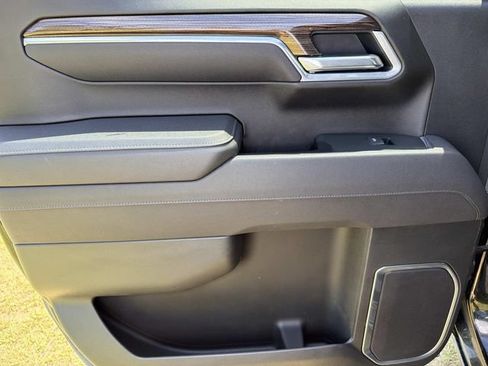 Used 2025 Chevrolet Silverado 1500 LT AWD/4WD image 19