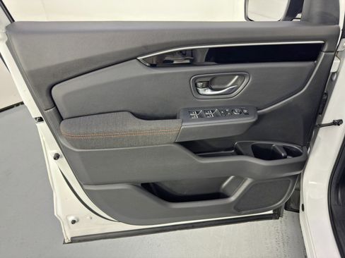 Used 2025 Honda Pilot Sport image 38