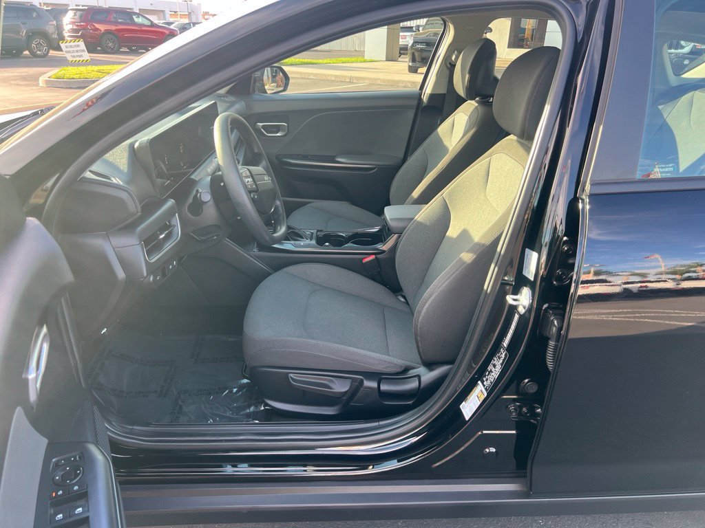 Used 2025 Kia K4 FWD image 14