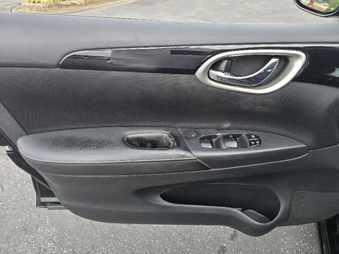 Used 2018 Nissan Sentra SV image 9