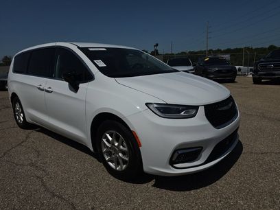 Used 2024 Chrysler Pacifica Touring-L