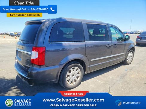 Used 2016 Chrysler Town & Country Touring FWD image 4