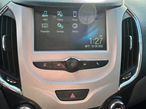 Used 2018 Chevrolet Cruze LS image 13