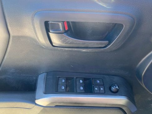 Used 2019 Toyota Tacoma SR5 image 23
