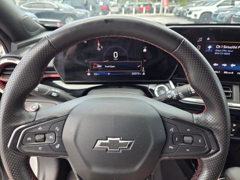 Used 2025 Chevrolet Trax RS w/ Driver Confidence Package FWD image 28