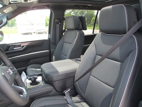 New 2026 GMC Yukon XL Elevation w/ Elevation Premium Package AWD/4WD image 12