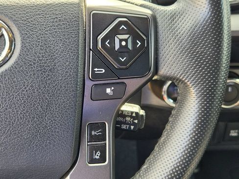 Used 2018 Toyota Tacoma TRD Off-Road AWD/4WD image 22