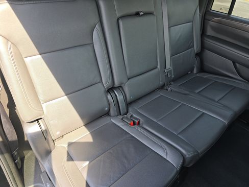 Used 2024 Chevrolet Suburban LT image 28