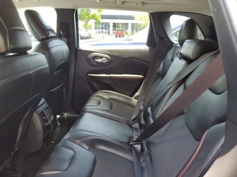 Used 2022 Jeep Cherokee Trailhawk w/ Sun, Sound & Nav Group AWD/4WD image 11