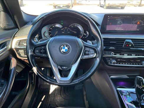 Used 2018 BMW 530i w/ Luxury Seating Package image 5