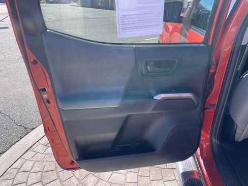 Used 2016 Toyota Tacoma SR5 image 34