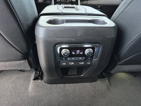 Used 2024 GMC Yukon Denali w/ Advanced Technology Package AWD/4WD image 17