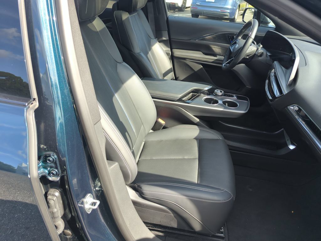 Used 2024 Cadillac Lyriq Sport RWD image 37