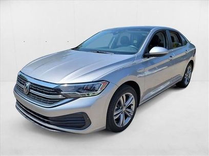 Used 2024 Volkswagen Jetta SE w/ Panoramic Sunroof Package