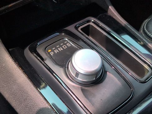 Used 2019 Chrysler 300 S AWD/4WD image 22