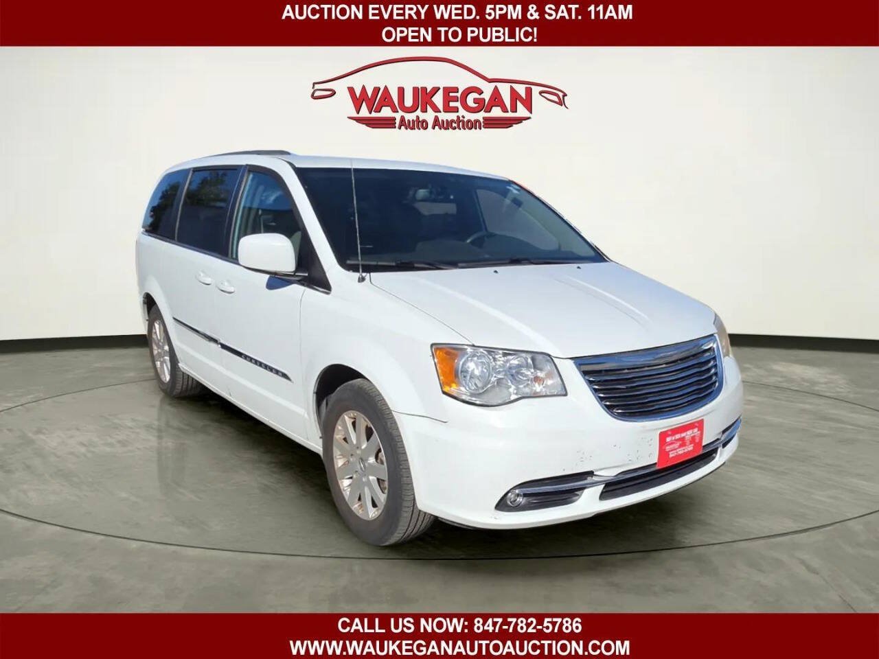 Used 2016 Chrysler Town & Country Touring FWD image 2