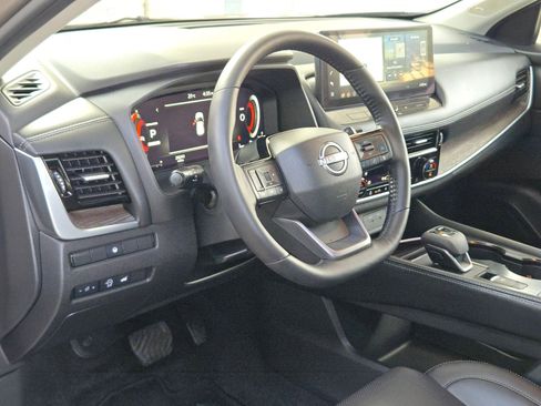 Certified 2025 Nissan Rogue Platinum image 11