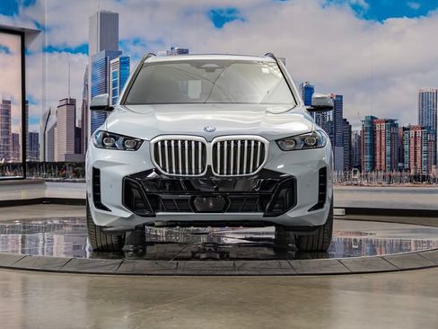Used 2026 BMW X5 xDrive50e w/ M Sport Package AWD/4WD image 3