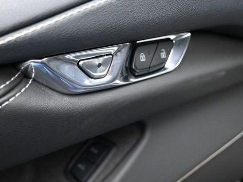 Used 2025 Chevrolet Corvette Stingray Coupe w/ Z51 Performance Package image 13