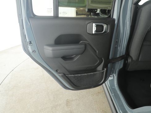 Used 2024 Jeep Wrangler Sport S image 16