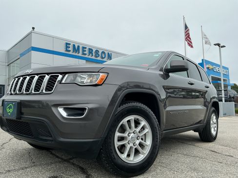Used 2020 Jeep Grand Cherokee Laredo AWD/4WD image 3