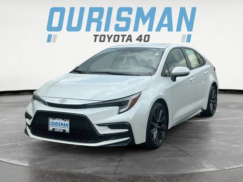 Used 2024 Toyota Corolla SE w/ SE Convenience Package image 3