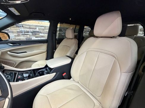 Used 2023 Jeep Grand Cherokee Limited w/ Luxury Tech Group II image 12