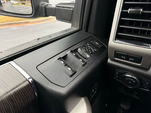 Used 2021 Ford F250 Lariat w/ Lariat Ultimate Package image 12