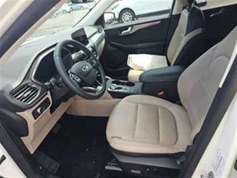 Used 2022 Ford Escape Titanium FWD image 3