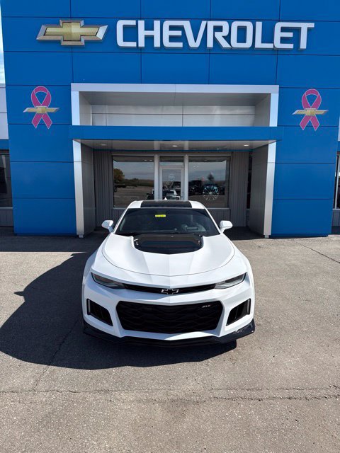 Used 2021 Chevrolet Camaro ZL1 RWD image 1