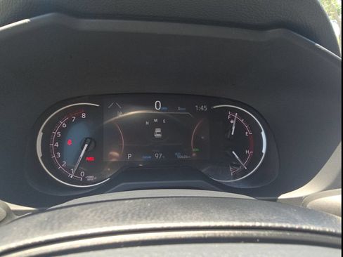 Used 2024 Toyota RAV4 XLE AWD/4WD image 30