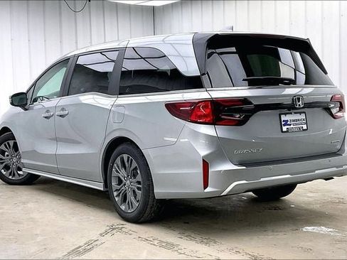 New 2026 Honda Odyssey Touring image 5