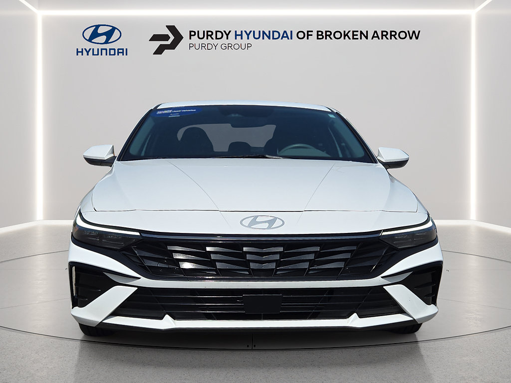 Certified 2025 Hyundai Elantra SEL FWD image 3