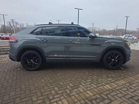 Used 2024 Volkswagen Atlas Cross Sport SEL Premium R-Line image 6