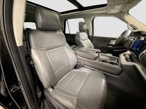Used 2025 Ford Expedition Active AWD/4WD image 33